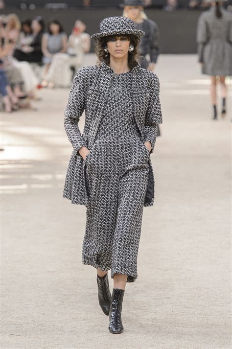 défilé chanel haute couture automne hiver 2018|Chanel fashion collection.